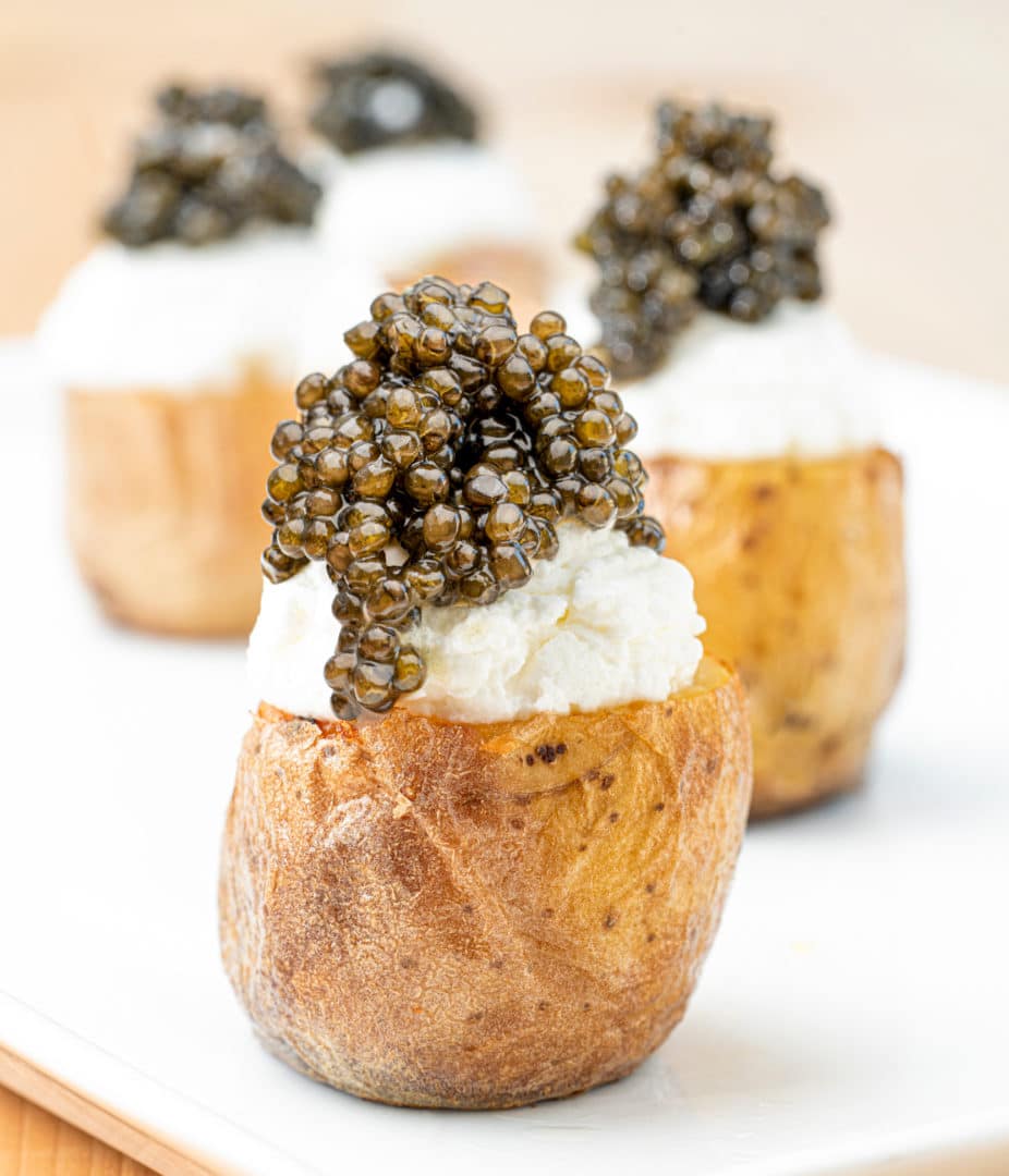 Patate, panna acida e caviale