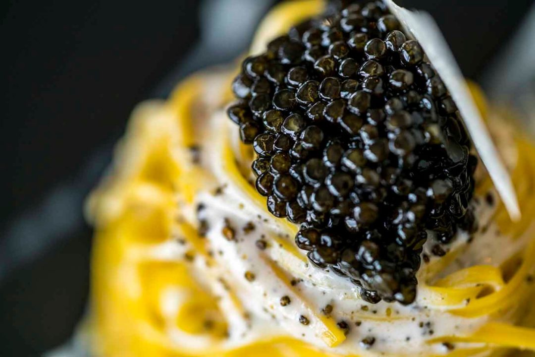 Tagliolini all’uovo con yogurt di capra uova di storione e caviale
